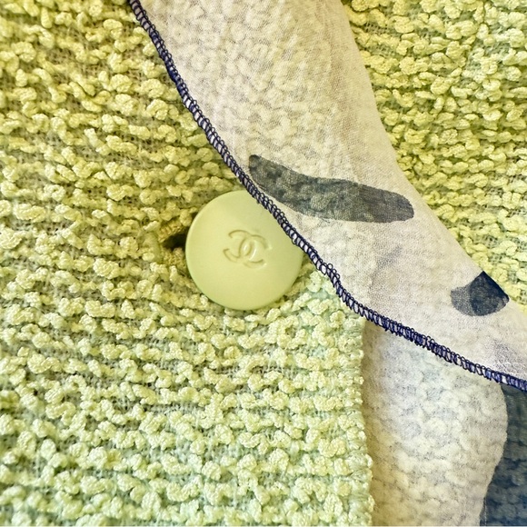 Vintage Chanel Boucle Jacket and Skirt Set 2000 Spring/Summer Runway Collection - Picture 9 of 16